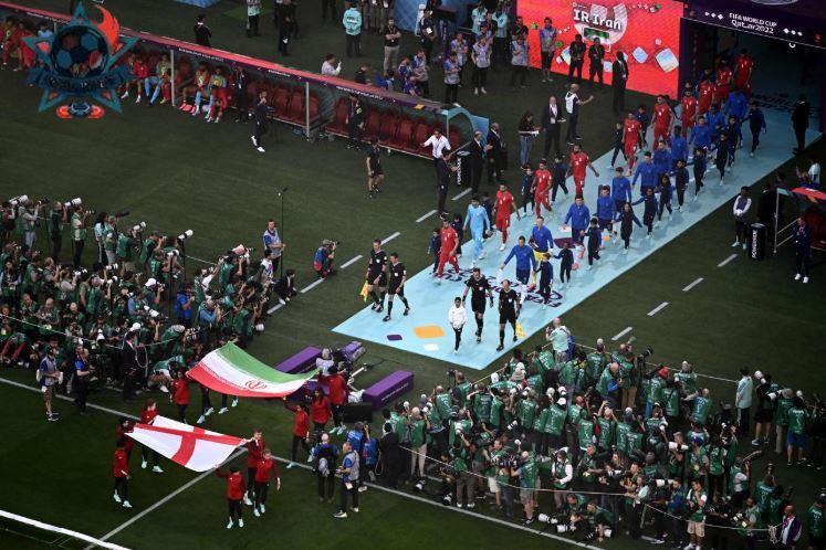 Không khí sôi động của các trận đấu vòng bảng world cup 2026 với các đội tuyển bước ra sân trong sự chào đón cuồng nhiệt của người hâm mộ.