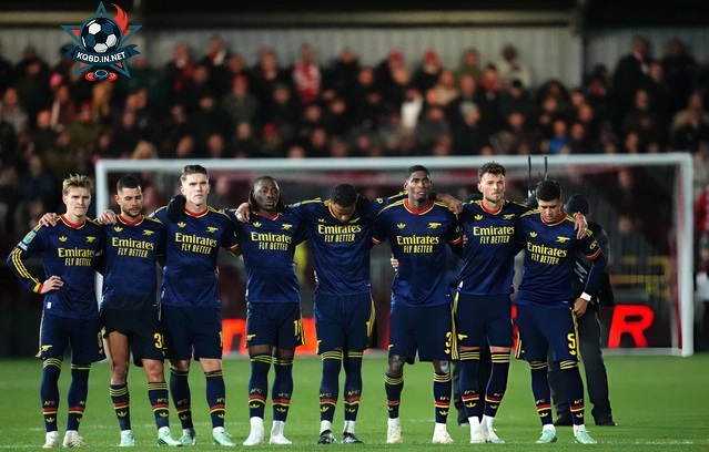 Địa Chấn League Cup: Arsenal Muối Mặt, Gục Ngã Trước Đội Bóng Hạng Tư!